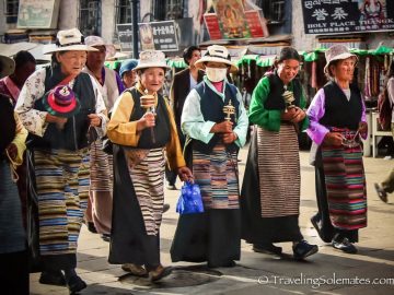 15_Women-spinning-handheld-prayers-wheels-in-Lhasa-Tibet-