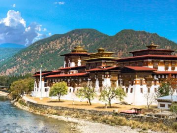 travelling-in-bhutan-tours-and-vacation-packages-1503462771-1920X700