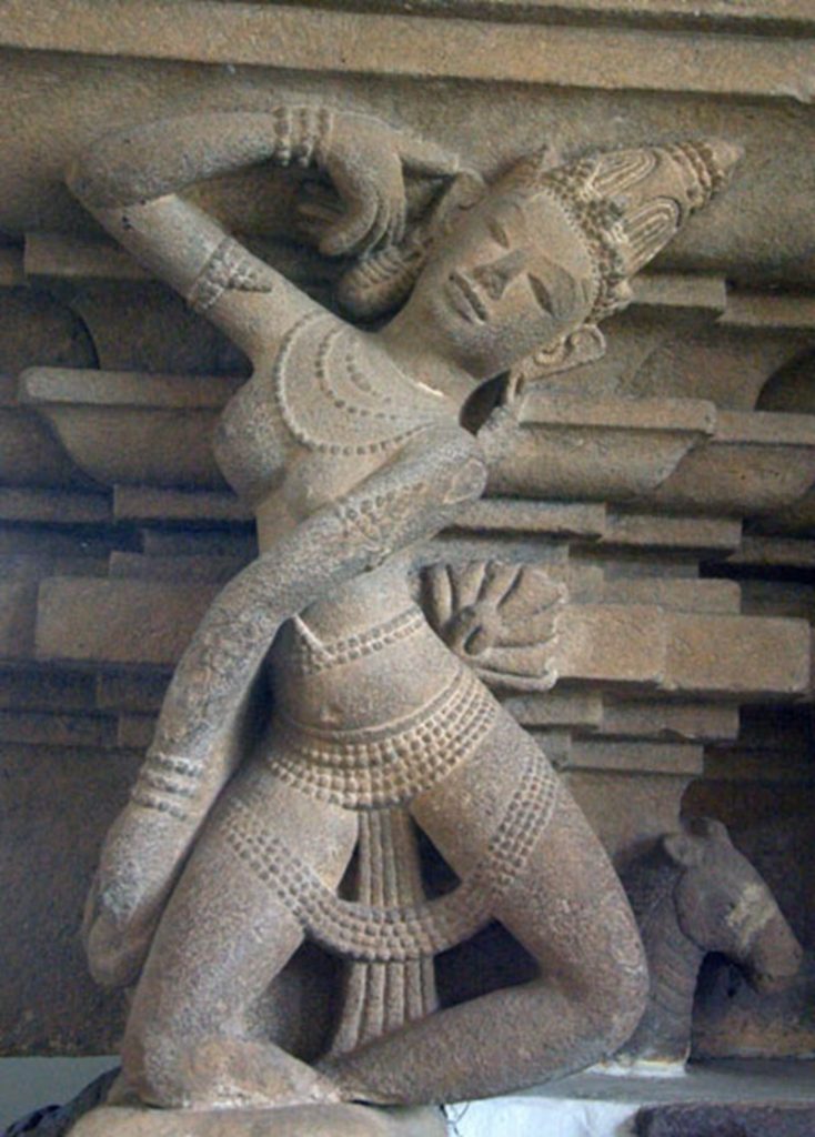 Tượng vũ nữ Apsara của người Chăm Pa