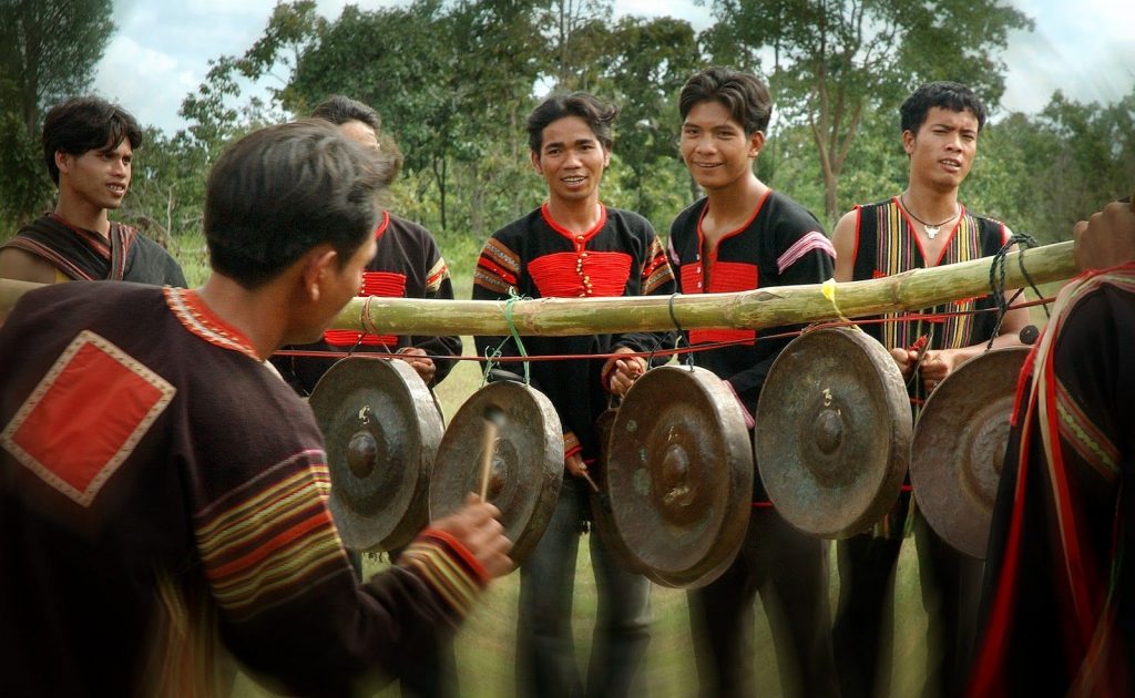 Âm thanh của Cồng chiêng là nét sinh hoạt văn hóa dân gian nổi bật nhất ở nhiều dân tộc Tây Nguyên