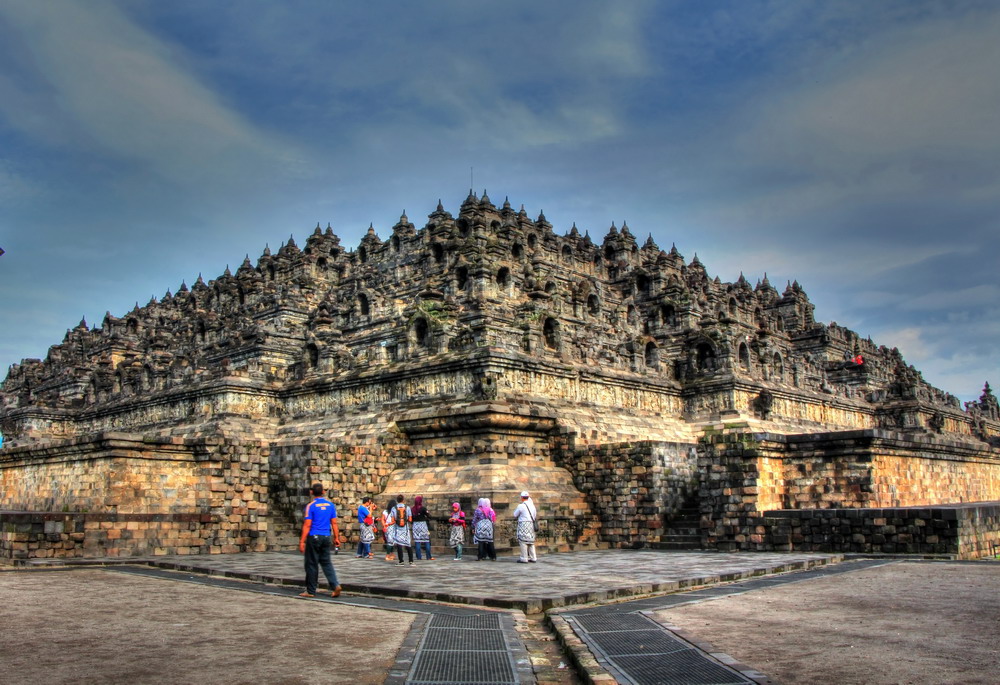 Ngày nay, Borobudur đã trở lại với dáng dấp gần như ban đầu và được UNESCO công nhận là một Di sản văn hóa thế giới