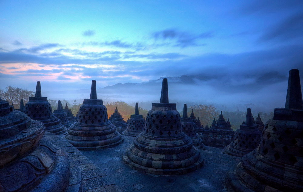 Ngôi đền tháp này được xây dựng trong khoảng dưới vương triều Sailendra sùng đạo Phật vào khoảng thế kỷ thứ 8 – 9.