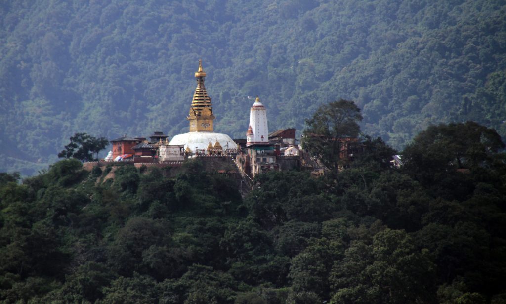 Tháp Swayambhunath, còn được gọi là chùa Khỉ - nhìn từ xa