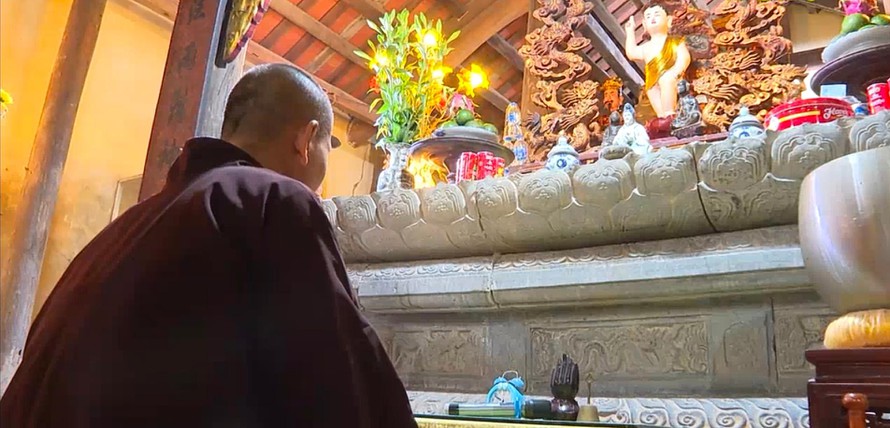 Với giá trị lịch sử văn hóa, giá trị mỹ thuật và tính độc đáo quý hiếm, hương án đá hoa sen chùa Khám Lạng đã được Thủ tướng Chính phủ công nhận là Bảo vật Quốc gia tại Quyết định số 2382/QĐ -TTg ngày 25/12/2015.