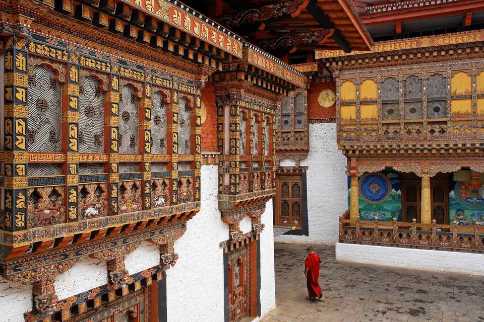 Du khách cũng khó lòng bỏ qua pháo đài Punakha được xây trên mũi đất tương đối bằng phẳng ở ngã ba sông Mo Chhu và sông Pho Chhu. Punakha Dzong – còn được mệnh danh là “Cung điện hạnh phúc” với vẻ lãng mạn tuyệt vời.