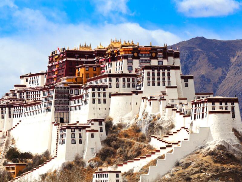 Cung điện này được coi là biểu tượng của Phật giáo Tây Tạng