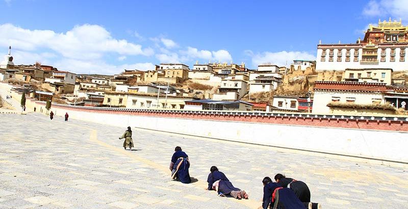 tibetan-buddhist-prostration