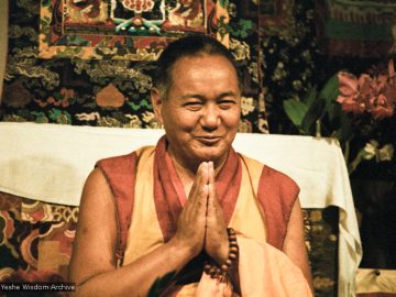 (06616_ng.JPG) Lama Yeshe teaching at Vajrapani Institute, California, 1983. Photos by Carol Royce-Wilder.